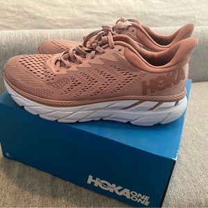 Hoka Clifton 7 women’s size 8 color Rose. Like New